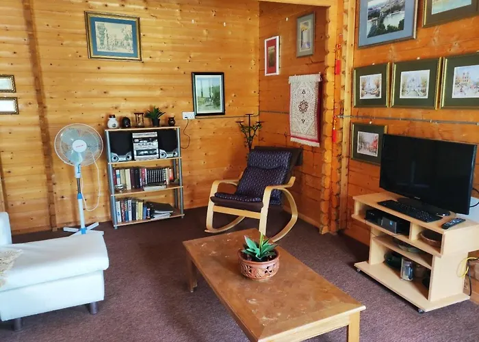 別荘 The Cosy Mountain With Stunning Views Near Troodos Kato Amiandos