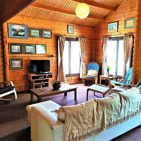 Dom wakacyjny The Cosy Mountain With Stunning Views Near Troodos Kato Amiandos