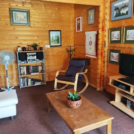 Dom wakacyjny The Cosy Mountain With Stunning Views Near Troodos Kato Amiandos