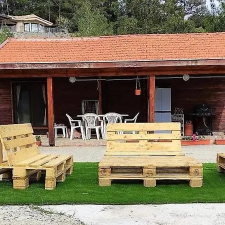 別荘 The Cosy Mountain With Stunning Views Near Troodos Kato Amiandos
